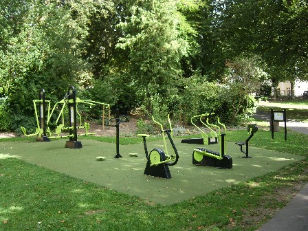 Gym equipment in the Borough Gardens